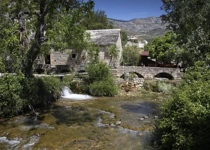 Relax Split Area With Private Jacuzzi On Terrace With Mountain View *