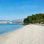 Relax Split Area With Private Jacuzzi On Terrace With Mountain View Daire