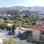 Relax Split Area With Private Jacuzzi On Terrace With Mountain View Daire