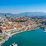 Relax Split Area With Private Jacuzzi On Terrace With Mountain View Srinjine
