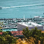 Relax Split Area With Private Jacuzzi On Terrace With Mountain View Daire Srinjine