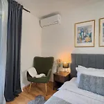 Relax Split Area With Private Jacuzzi On Terrace With Mountain View Daire