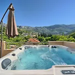Daire Relax Split Area With Private Jacuzzi On Terrace With Mountain View *