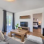 Daire Relax Split Area With Private Jacuzzi On Terrace With Mountain View