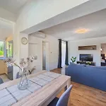 Relax Split Area With Private Jacuzzi On Terrace With Mountain View