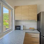 Relax Split Area With Private Jacuzzi On Terrace With Mountain View Daire