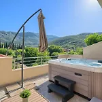 Relax Split Area With Private Jacuzzi On Terrace With Mountain View