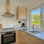 Daire Relax Split Area With Private Jacuzzi On Terrace With Mountain View