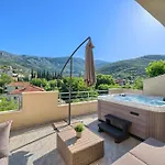 Relax Split Area With Private Jacuzzi On Terrace With Mountain View * Srinjine