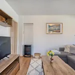Relax Split Area With Private Jacuzzi On Terrace With Mountain View