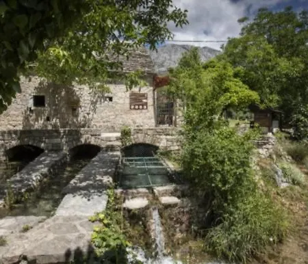 Relax Split Area With Private Jacuzzi On Terrace With Mountain View Apartment Srinjine