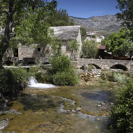 Relax Split Area With Private Jacuzzi On Terrace With Mountain View *