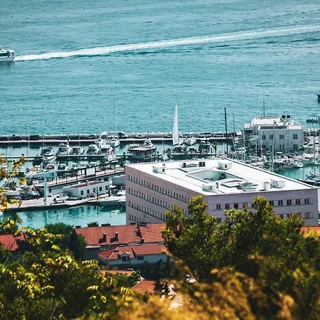 Relax Split Area With Private Jacuzzi On Terrace With Mountain View Apartment Srinjine