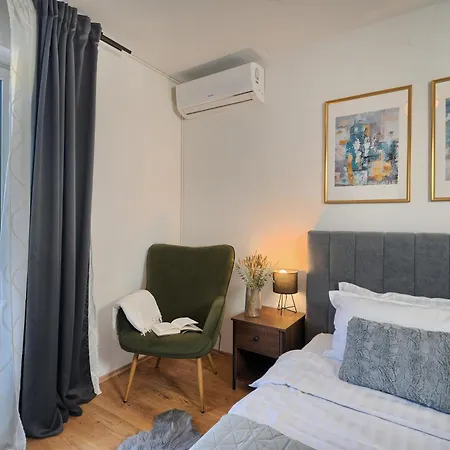 Relax Split Area With Private Jacuzzi On Terrace With Mountain View Apartment