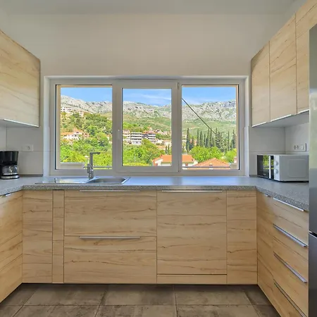 Apartment Relax Split Area With Private Jacuzzi On Terrace With Mountain View