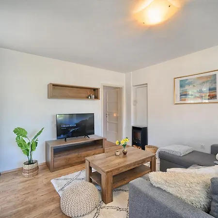 Relax Split Area With Private Jacuzzi On Terrace With Mountain View Apartment *