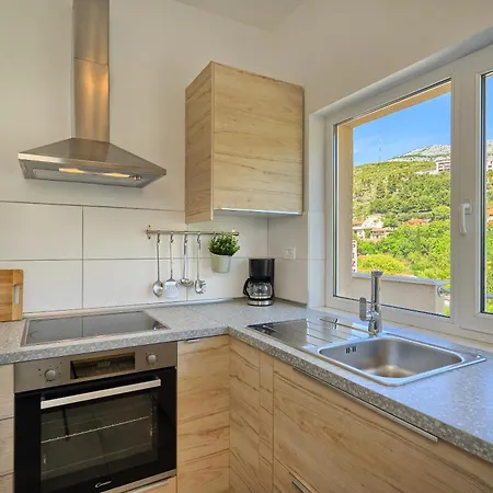 Apartment Relax Split Area With Private Jacuzzi On Terrace With Mountain View