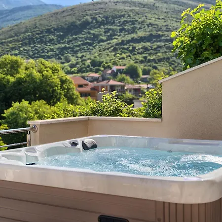 Relax Split Area With Private Jacuzzi On Terrace With Mountain View *