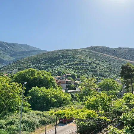 Relax Split Area With Private Jacuzzi On Terrace With Mountain View Srinjine