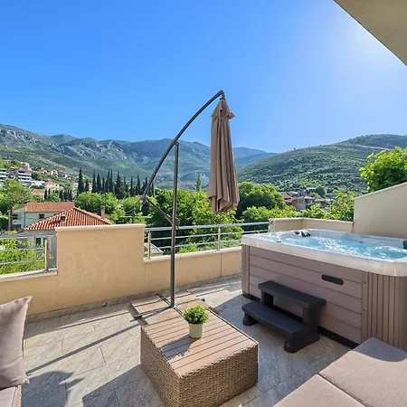 Relax Split Area With Private Jacuzzi On Terrace With Mountain View * Srinjine