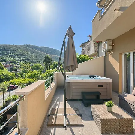 Apartment Relax Split Area With Private Jacuzzi On Terrace With Mountain View