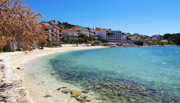 Relax Split Area With Private Jacuzzi On Terrace With Mountain View *