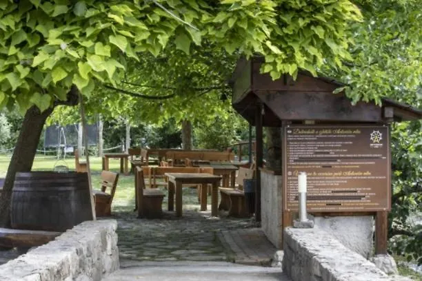 Relax Split Area With Private Jacuzzi On Terrace With Mountain View