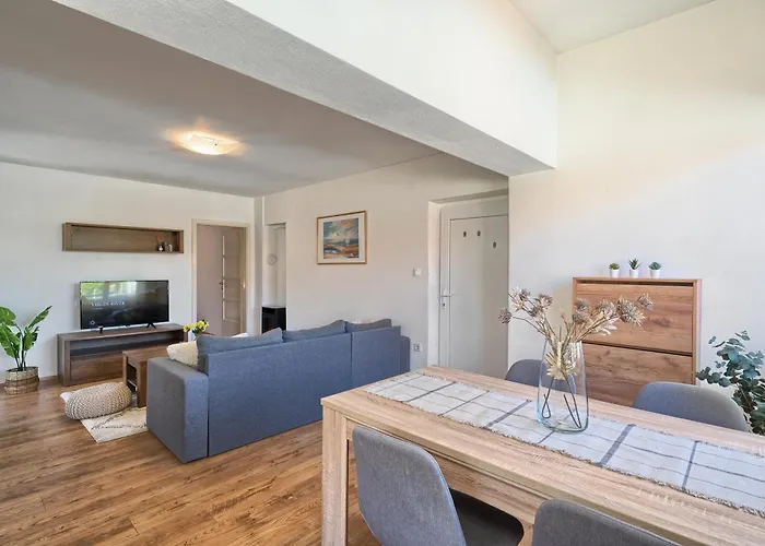 Relax Split Area With Private Jacuzzi On Terrace With Mountain View Srinjine