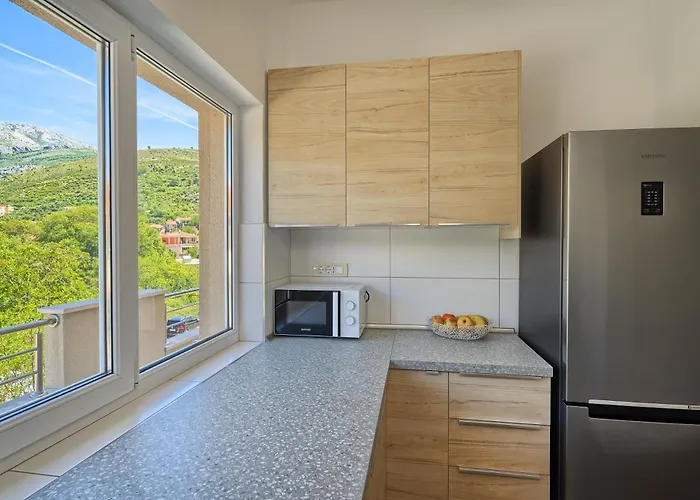 Relax Split Area With Private Jacuzzi On Terrace With Mountain View Appartamento