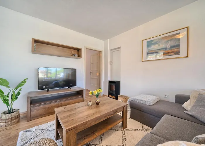 Relax Split Area With Private Jacuzzi On Terrace With Mountain View *