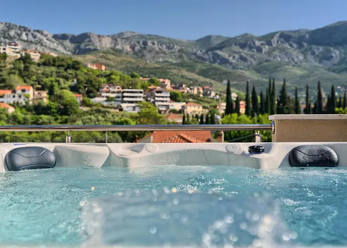 Relax Split Area With Private Jacuzzi On Terrace With Mountain View * Srinjine