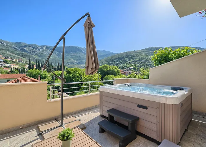 Relax Split Area With Private Jacuzzi On Terrace With Mountain View