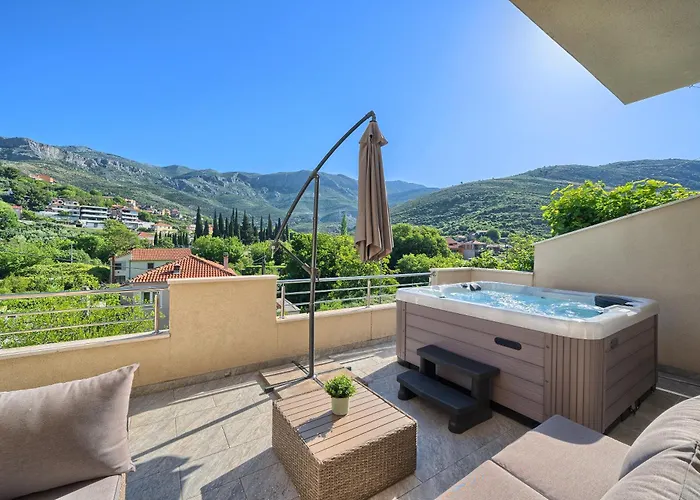 Relax Split Area With Private Jacuzzi On Terrace With Mountain View * Srinjine