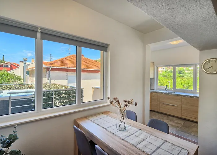 Relax Split Area With Private Jacuzzi On Terrace With Mountain View Appartamento *